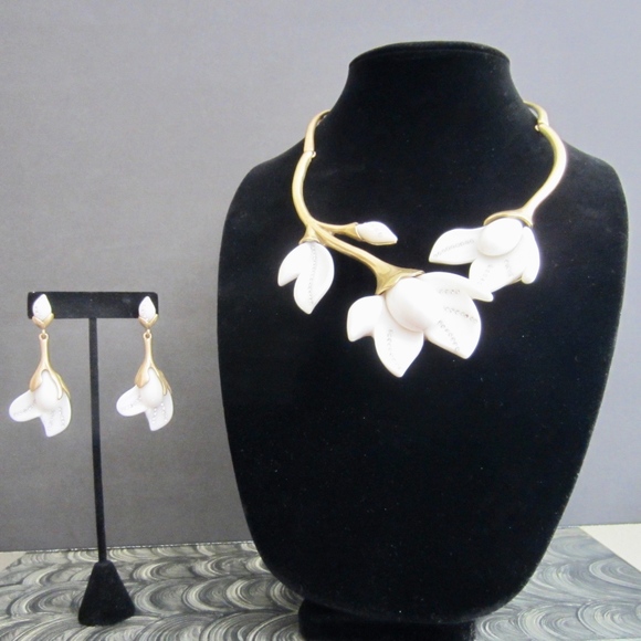 Oscar de la Renta Magnolia Earrings & Necklace - Picture 1 of 4